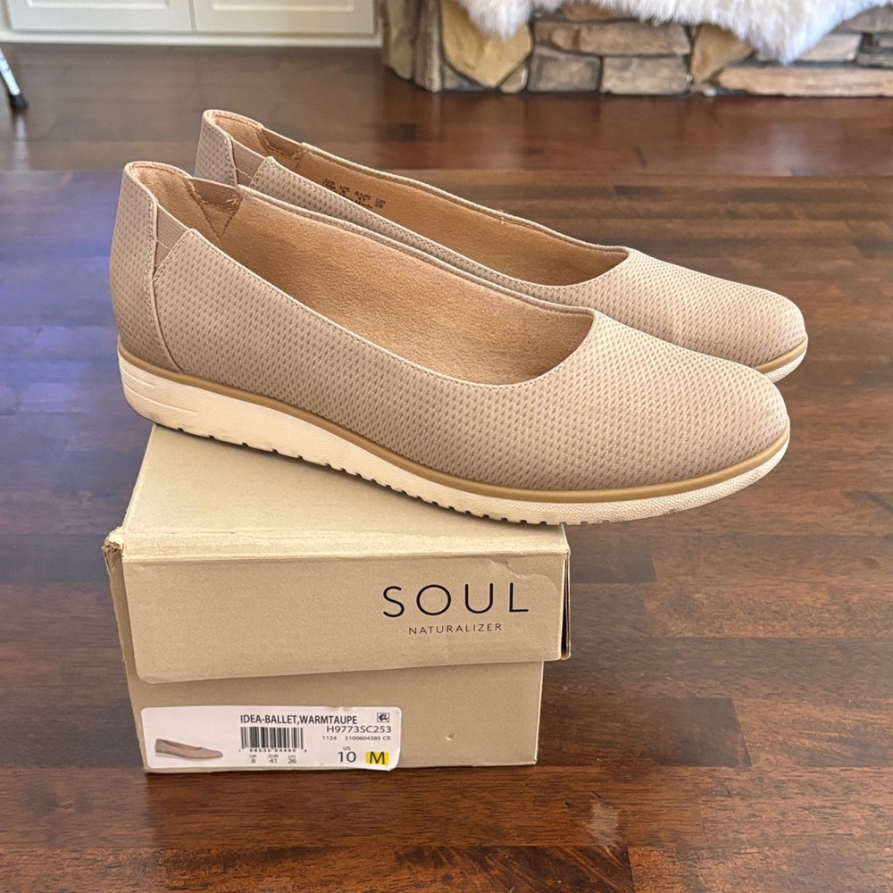 Naturalizer Women's Beige Flats - Excellent Shape! No scuffs!
